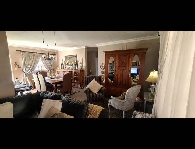 3 BEDROOM TOWNHOUSE FOR SALE IN ANNLIN